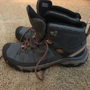 Keen- size 10 hiking boots, waterproof